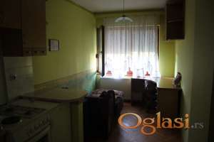 Izdajem namestenu garsonjeru na Limanu IV, Narodnog Fronta 85, Novi Sad